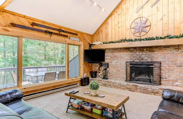 Updated Woodland Pines townhome w/river access, shared pool, free WiFi, deck