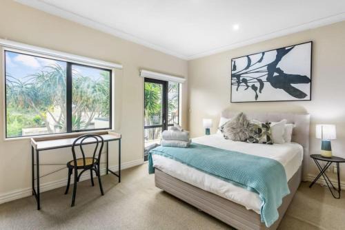 Upper Floor 2BR Unit near Eastern Auckland Beaches