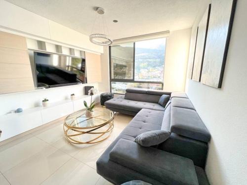 Upper Scale and Cozy Apart in the Heart of Escalon