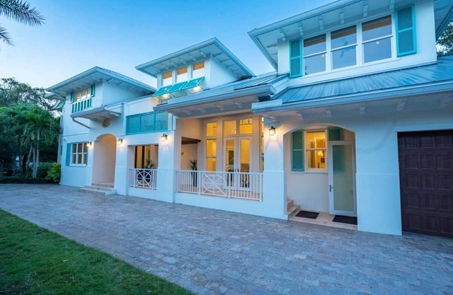 Upscale 2018 Elegant Mansion with Pool