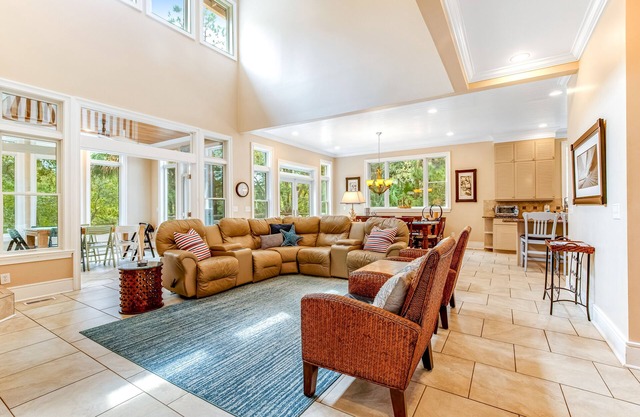 Upscale House with Private Pool, Lagoon Views - Near Beach & Tennis