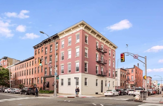 Urban Style 2BR in Hoboken