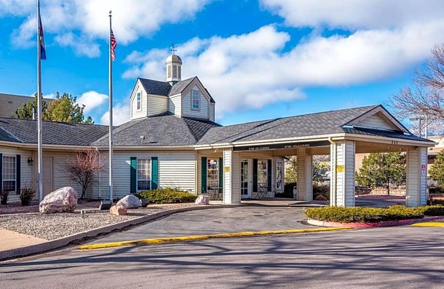 2-Star Hotel ∙ Quality Inn & Suites Garden Of The Gods