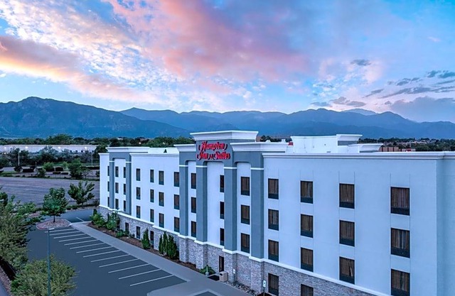 2-Star Hotel ∙ Hampton Inn & Suites Colorado Springs/I-25 South