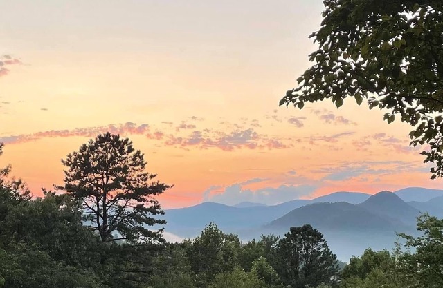 Utopia Mountain Views