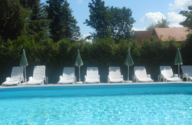 Vacation apartment with pool, WLAN, playground directly on the lake