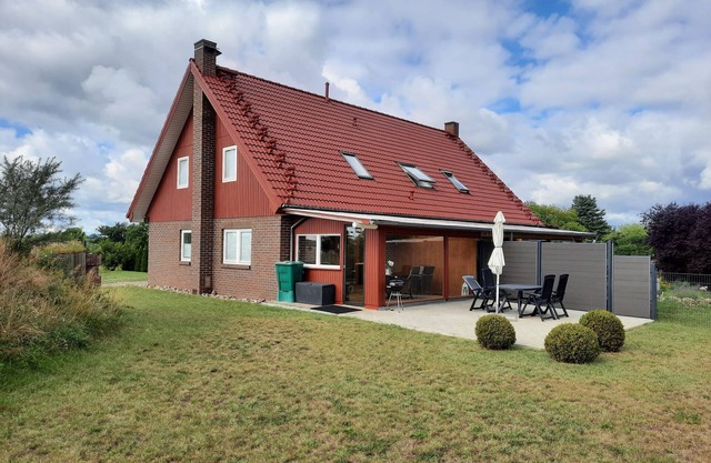 Vacation home, 90m², with spacious outdoor area incl. use of rowing boat