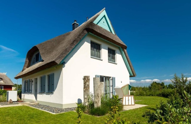 Vacation home "Nautilus" with covered loggia and view of Rügen