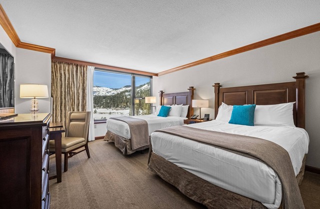 Valley-view hotel studio with pool, hot tub, golf & other resort amenities