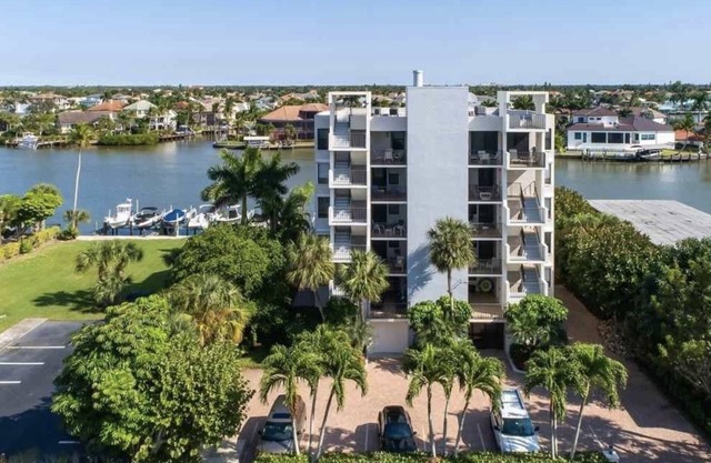 Vanderbilt Beach Bayfront 2Bed/2Bath Condo-Bay & Sunset Views