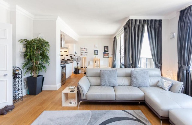 Veeve - Riverside views at Chelsea Harbour