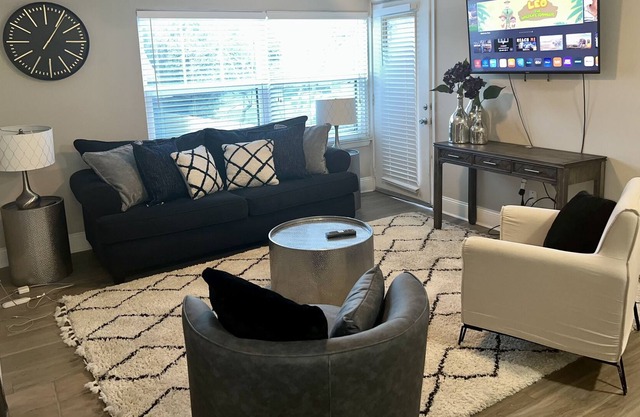Vibrant and Cheerful 2 bedroom in Midtown
