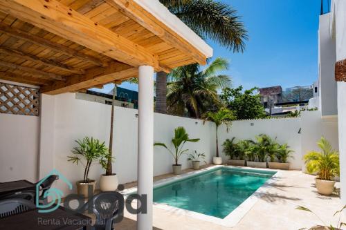 VIca Guest House con piscina en la entrada de la Zona Hotelera