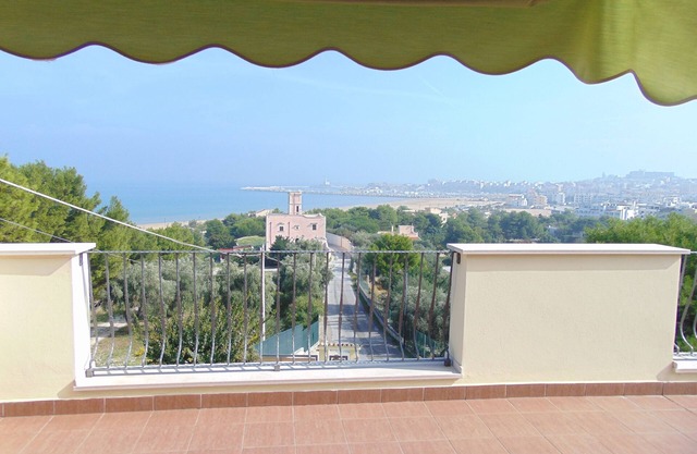 Vieste apartment with sea view 200 meters from the beach