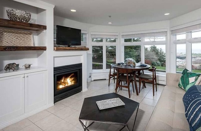 ViewPoint - 1BR Garden Suite 108