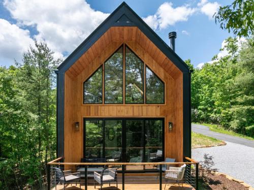 Viking Hut Pool Access, Dog-friendly Fenced