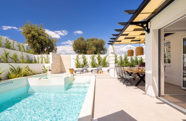 Vila Leylandii in Razanj