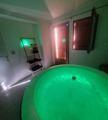 Villa 6p piscine spa privatif wifi proche des plages