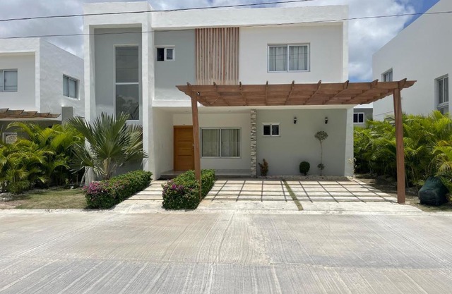 Villa Adosada con piscina privada