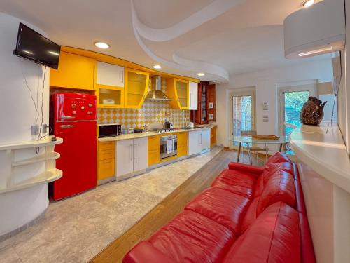 Villa Antolina Apartments - Yellow Suite by Host Hero