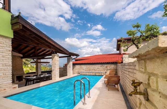*Villa Apple* 3 BR Luxury Villa PRV pool and BBQ