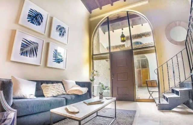 Villa at St. James Place "F", Luxury, Pet Friendly, Free Parking