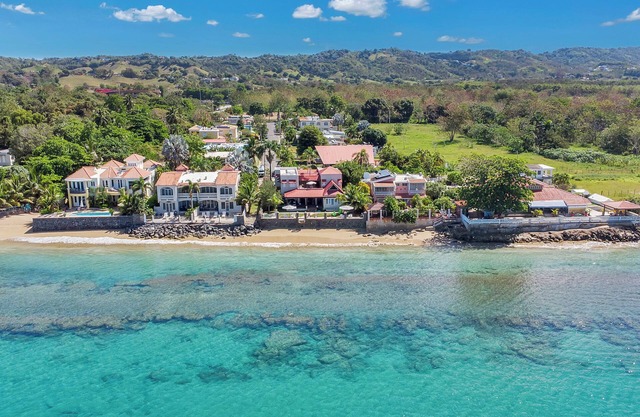 Villa Avalon - Ocean front property located in Rincon