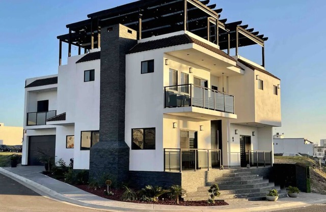 VILLA BLANCA Luxury property,180° Ocean Views.