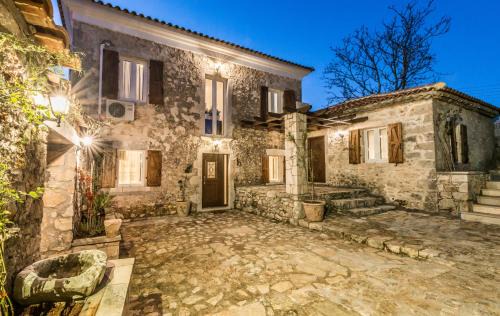 Villa Callisto- Elegant Villa with Pool