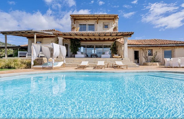 Villa Camelia - Luxury 6 bedroom with beautiful views