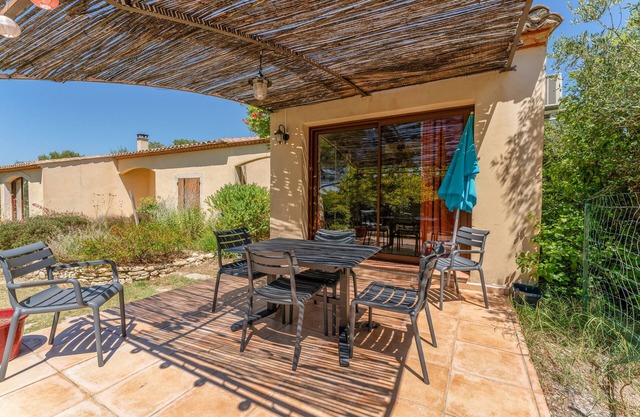 Villa 'Chéri' with Shared Pool, Wi-Fi and Air Conditioning