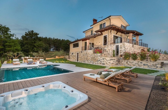 Villa Clara – A Stunning Oasis of Luxury with Large Pool, Wellness, Game Room, Fitness, and Breathtaking Views of Motovun