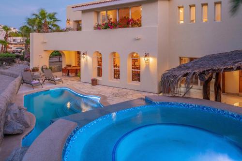 Villa De La Luz by Cabo Villas
