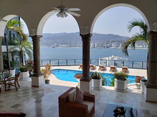 Villa de Lujo Privada en Las Brisas Acapulco, Zona Segura, Vista Increíble de la Bahía