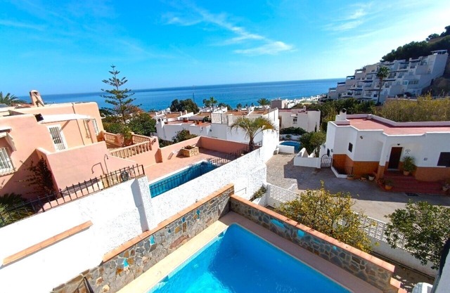 Villa Estupenda con Piscina Privada, Wifi, Vistas al Mar y Terrazas Grandes