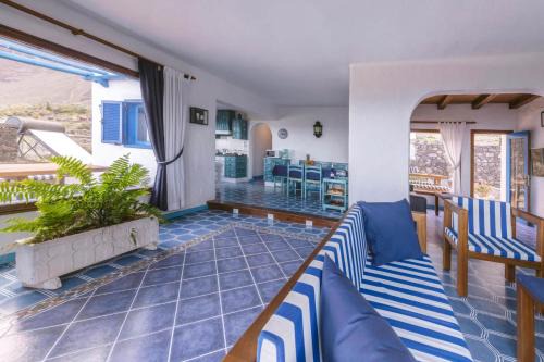 Villa Exclusiva en El Hierro con Piscina Privada y Zona de Barbacoa