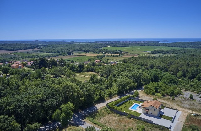 Villa Giovanna is located on a quiet location 6 km from Porec.