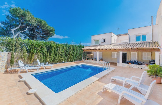 Villa Gloria - Four Bedroom Villa, Sleeps 8
