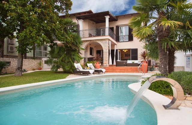 Villa Harbourfront Umag – Wonderful 5 Bedroom Villa – Harbour Views - Jacuzzi.