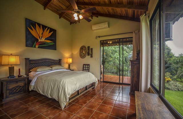 Villa Heliconia, La Finca CR, Horse Ranch outside La Fortuna