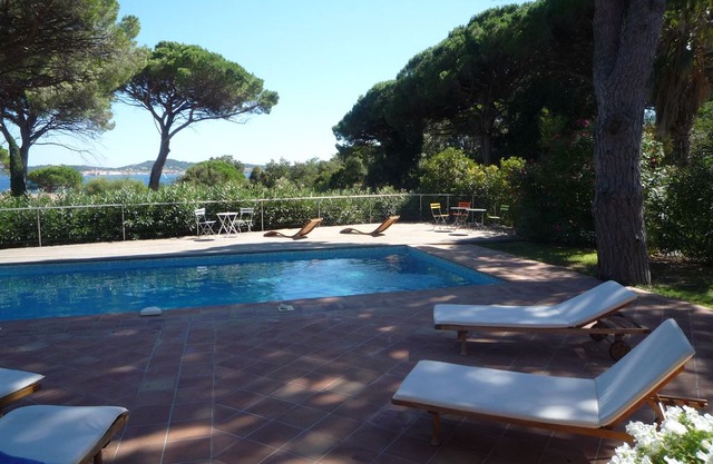 Villa in Grimaud - superb view of St Tropez 100m from the beaches