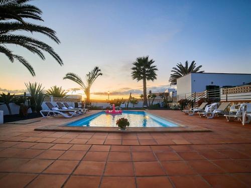 Villa in La Oliva with Volcano View Pool