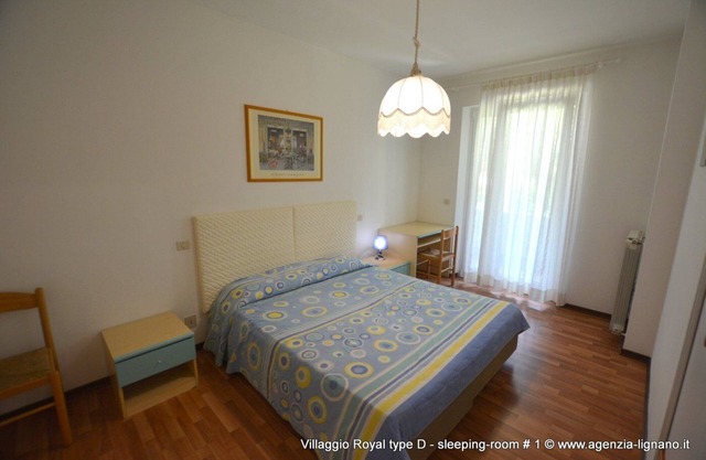 Villa in Lignano Pineta with wi-fi, 3 bedrooms, garden and garage