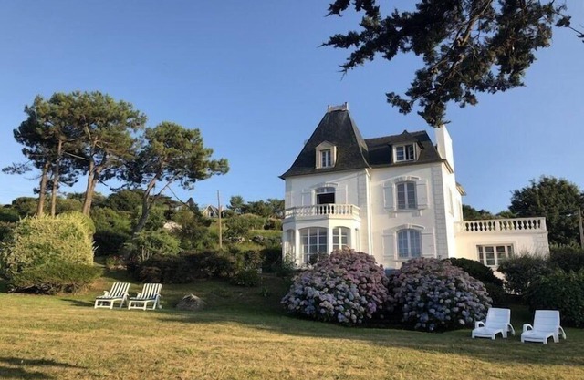 Villa in Primel with Sea View and Beach Access