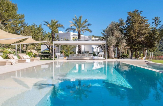 Villa in San Jose with 5 bedrooms sleeps 10