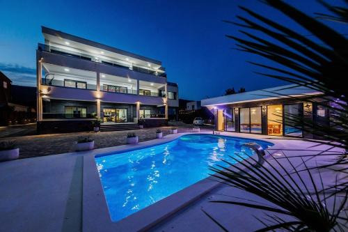 VILLA Juky