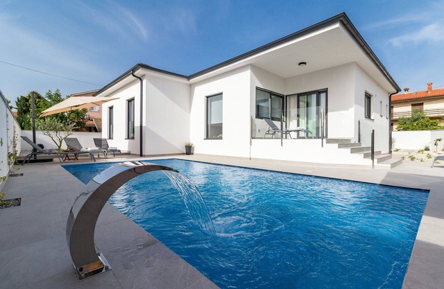 Villa Lotus with Heated Pool