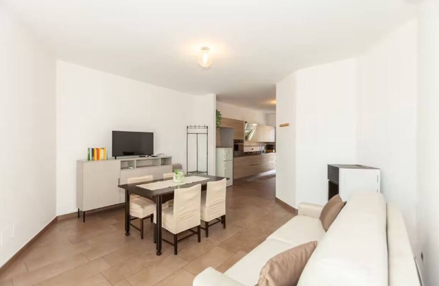 Villa luminosa con balcone e jacuzzi, zona Milano