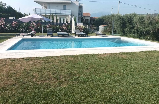 Villa Manzoni Apt 2, Villa Manzoni APT 2 - appartamento in villa con piscina