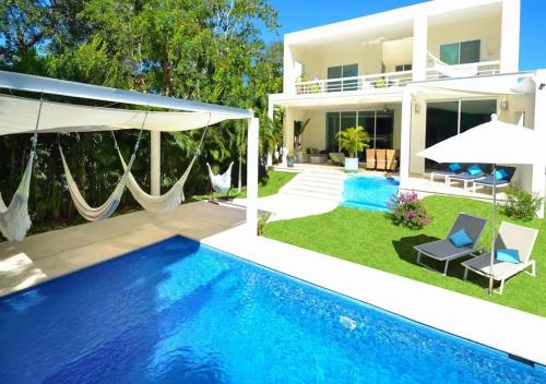 Villa Mariposa with private pool Jacuzzi und Incl services